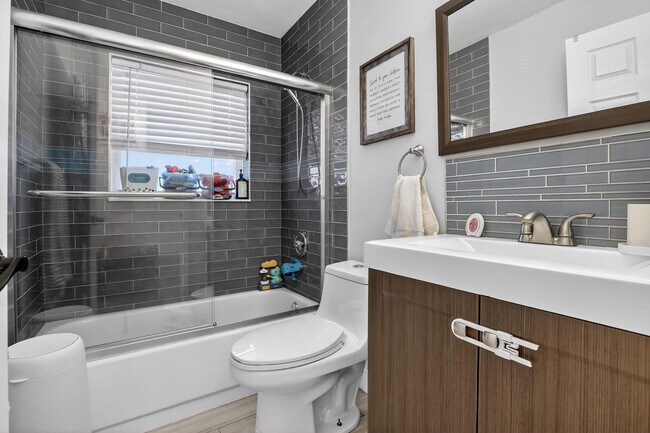 Building Photo - 1051 NW 124th Terrace