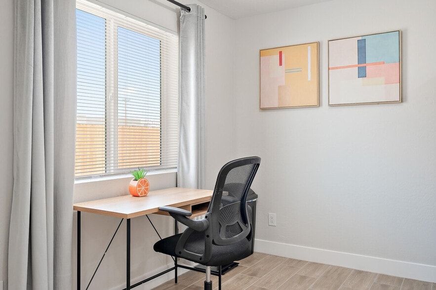 Building Photo - 1801 E Raymond St