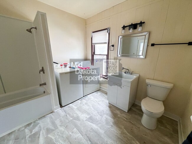 Building Photo - 617 E Hanson- 2 bedroom, 2 bathroom house