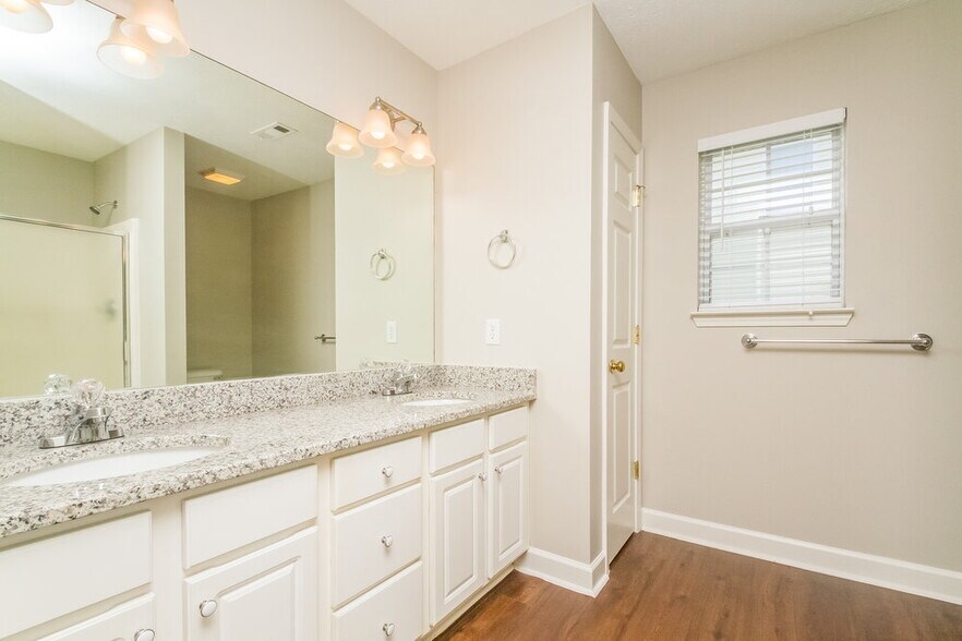 Building Photo - 1114 Poplar Hollow Dr