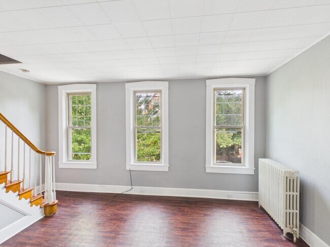 Building Photo - 612 W Chestnut St