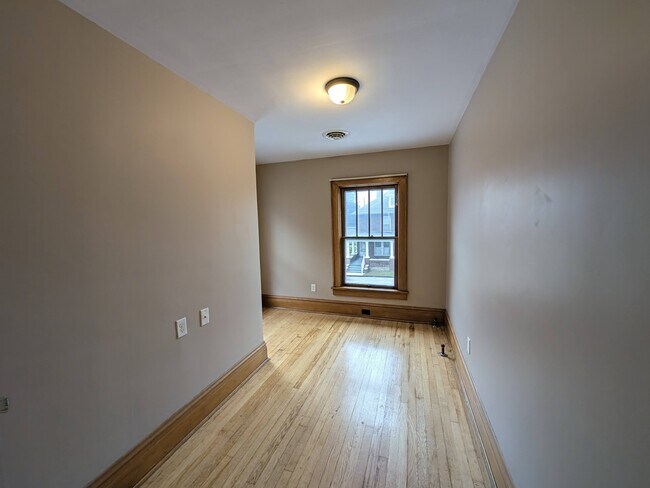 Building Photo - 68 Garber St