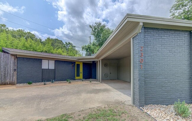Primary Photo - 2301 Metcalfe Rd