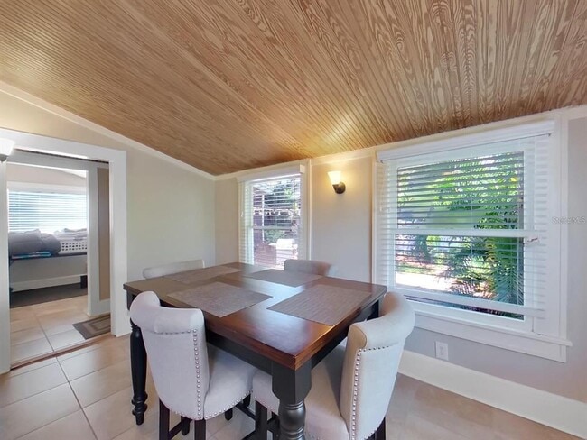 Building Photo - 614 8th St N