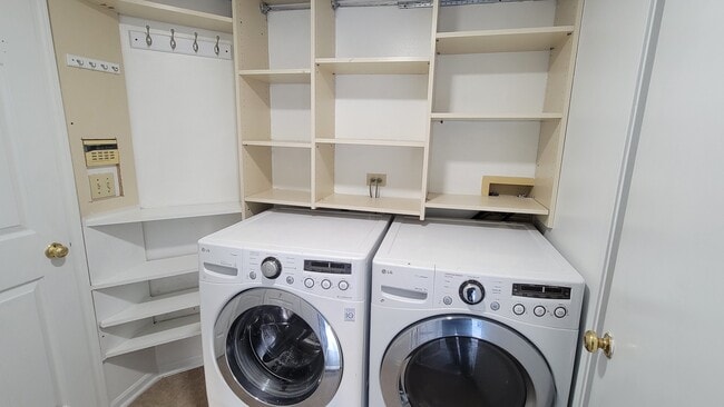 Building Photo - 2765 S Cedar Glen Dr