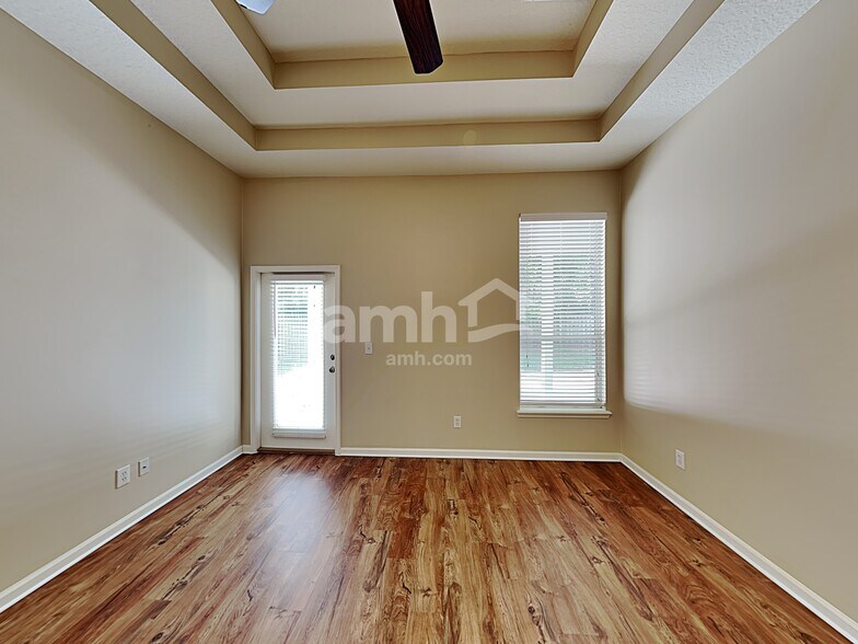 Building Photo - 821 E Tennessee Ter