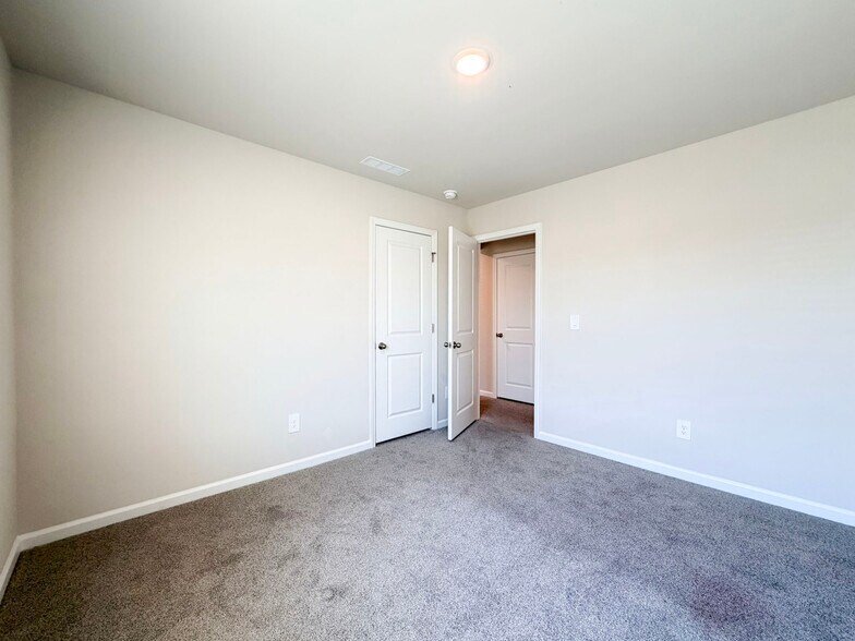 Building Photo - 645 Red River Dr