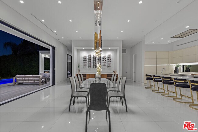 Building Photo - 20141 Wells Dr
