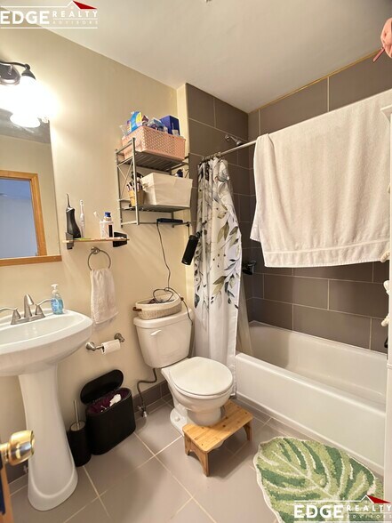 Building Photo - 34 Bentley St