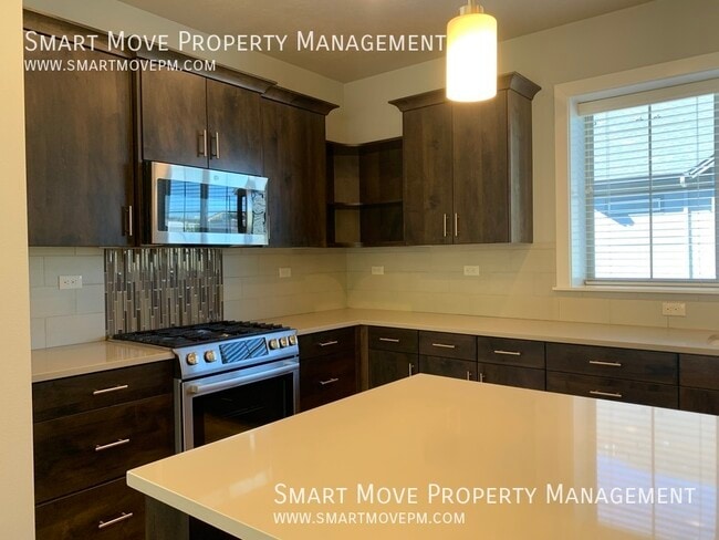 Building Photo - 3240 E Thoroughbred Ln