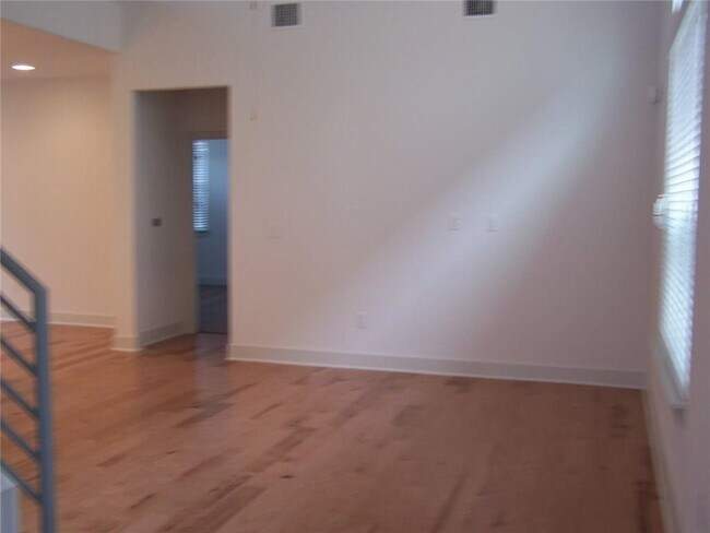 Building Photo - 2214 Capulet St