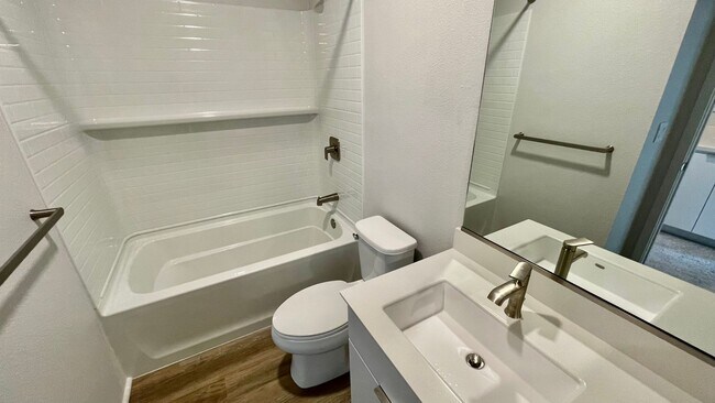 Building Photo - 4 BED/2.5 BATH HOME in Hoopili - Garage & ...