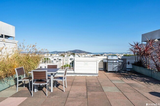 Building Photo - Modern Condo in the heart of North Beach