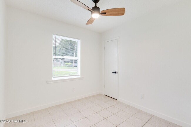 Building Photo - 304 W Broussard St