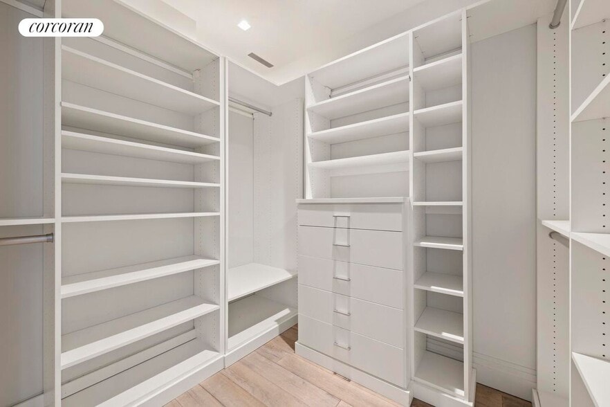 Building Photo - 146 W 57th St