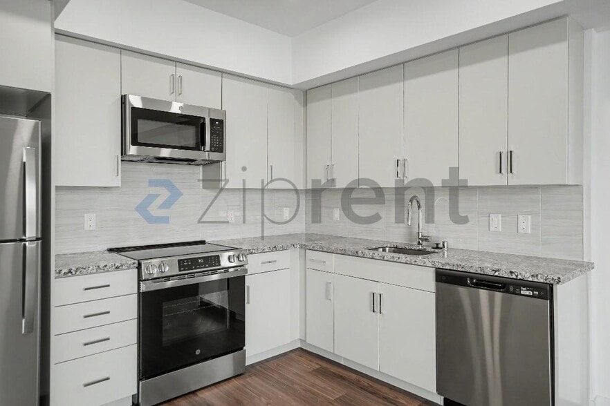 Building Photo - Unit 315