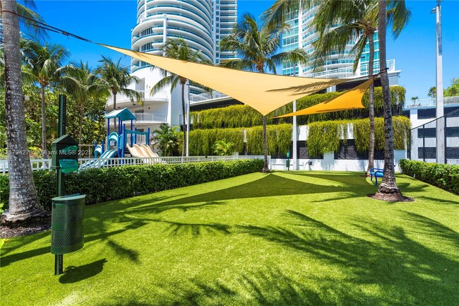 Building Photo - 2101 Brickell Ave