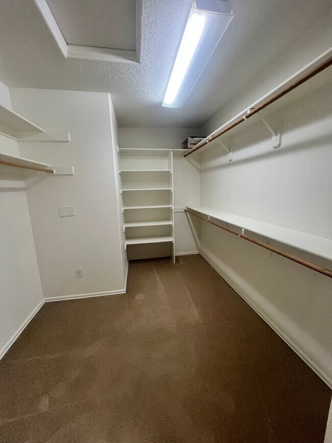 Building Photo - 863 SE Bayshore Cir