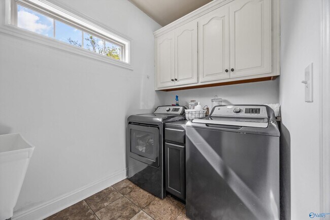Building Photo - 11 Nandina Ln SW
