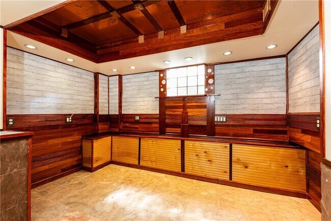 Building Photo - 1022 Reeder Cir NE