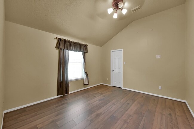 Building Photo - 7 S Hawthorne Hollow Cir