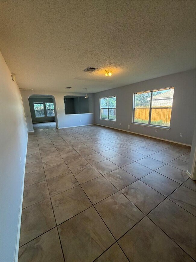 Building Photo - 3207 Settlement Dr