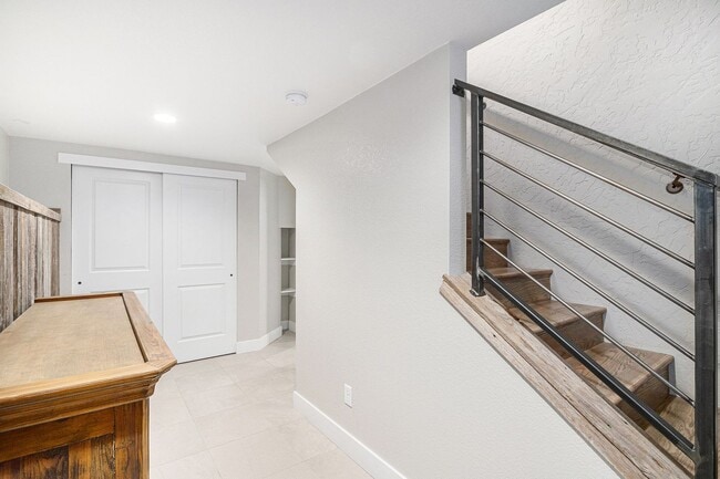 Building Photo - Beautifully Fully-Furnished Duplex in Old Town