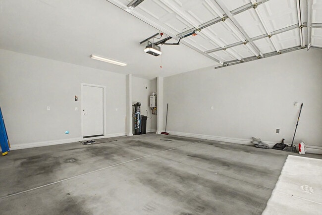 Building Photo - 7104 W Spur Dr