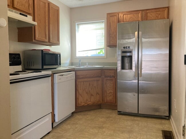 Building Photo - 667 Spruce St