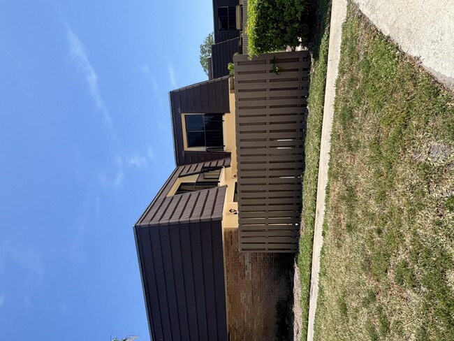 Building Photo - 1119 11th Ct