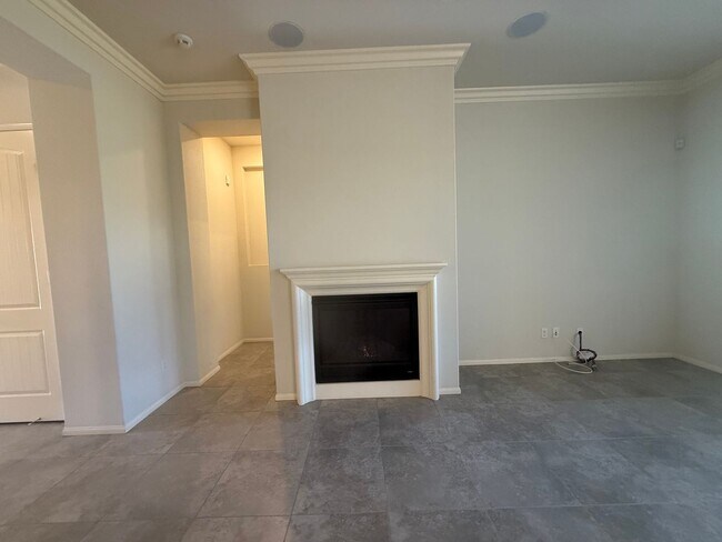 Building Photo - Dell Webb Home at Sun City ,3 Bedrooms, 3 Bathrooms, On Golf Course