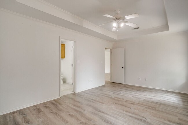 Building Photo - 1512 Clover Ln