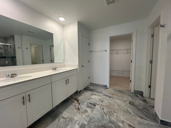 Building Photo - Luxurious New Build 4 Bedroom 2 Bathroom H...