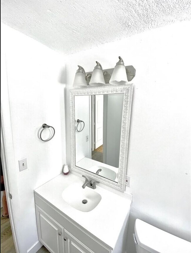 Building Photo - RES_CARMEL INSTITUTE LLC_1152