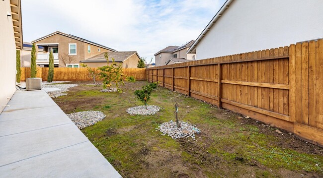 Building Photo - Loma Vista Home on 8800sf Lot for Lease