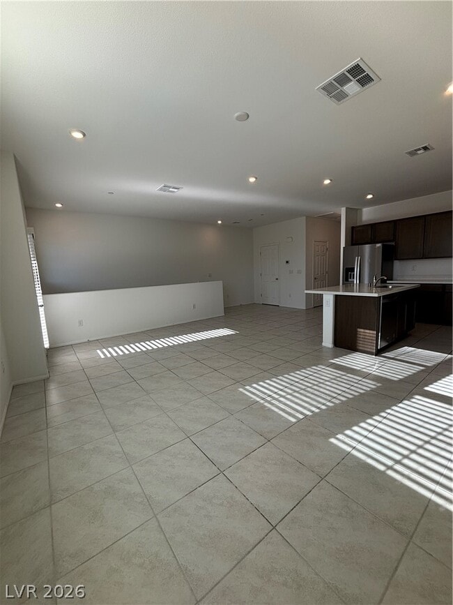 Building Photo - 5672 Sartorial St