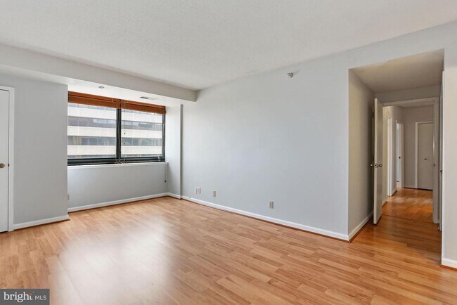 Building Photo - 1805 Crystal Dr