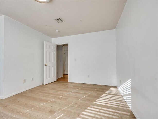 Building Photo - 4601 Tinker Rd