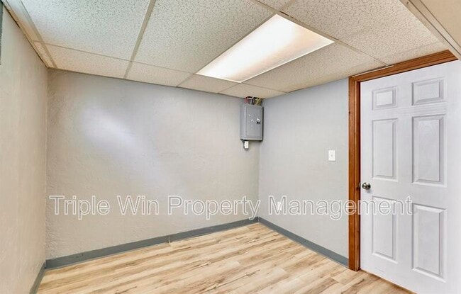 Building Photo - 2325 Golfway St