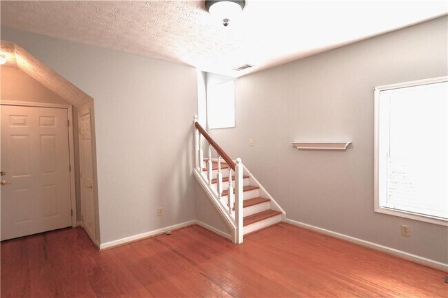 Building Photo - 217 Mountain View St