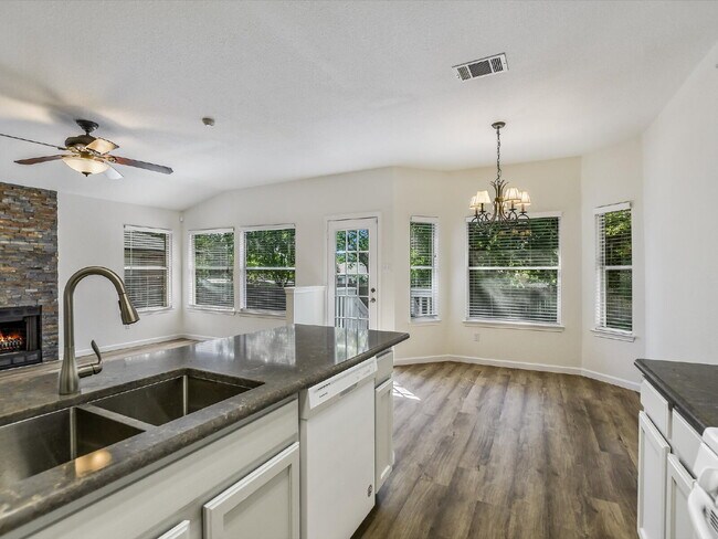 Building Photo - 1102 Brashear Ln