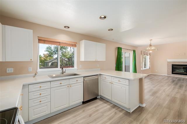 Building Photo - 9688 Queenscliffe Dr