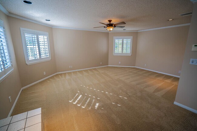 Building Photo - Valencia 4 Bedroom Home for Rent.