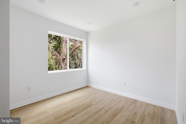 Building Photo - 613 Brooklyn St