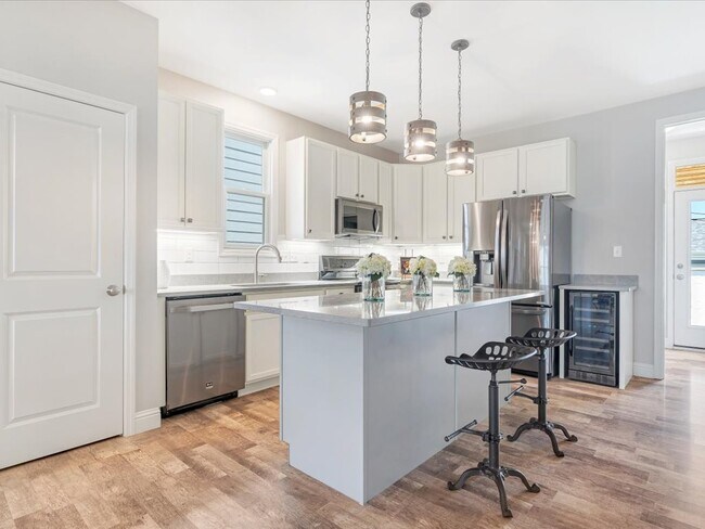 Building Photo - 3334 Simeon Bunker St