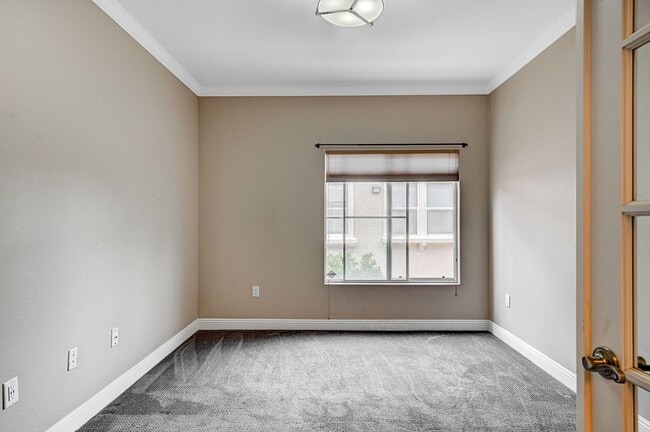 Building Photo - AMBER RIDGE Gated Beauty in Summerlin! 1600+ SF Condo