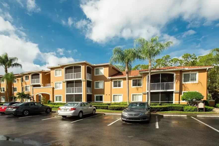 Building Photo - 1865 Florida Club Dr