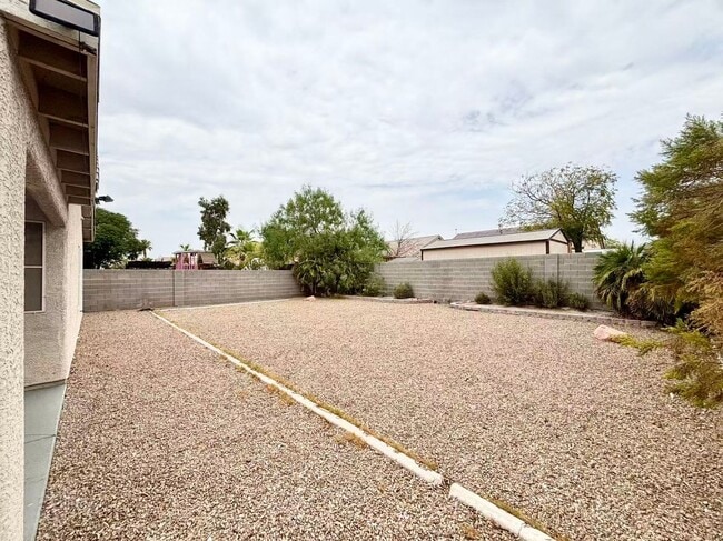 Building Photo - 1626 W Hammer Ln