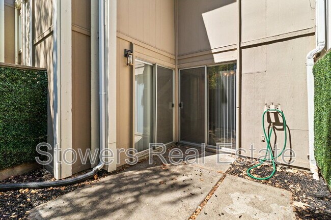 Building Photo - 433 Garden Creek Pl