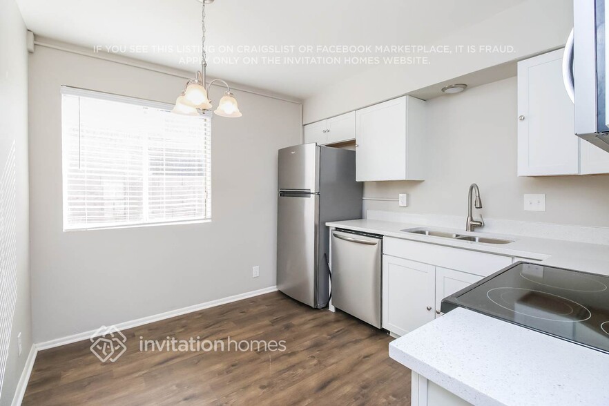 Building Photo - 1065 N Wedgewood Dr